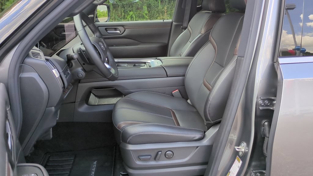 Used 2025 Nissan Armada SL w/ Captain's Chari Seat Package AWD/4WD image 11