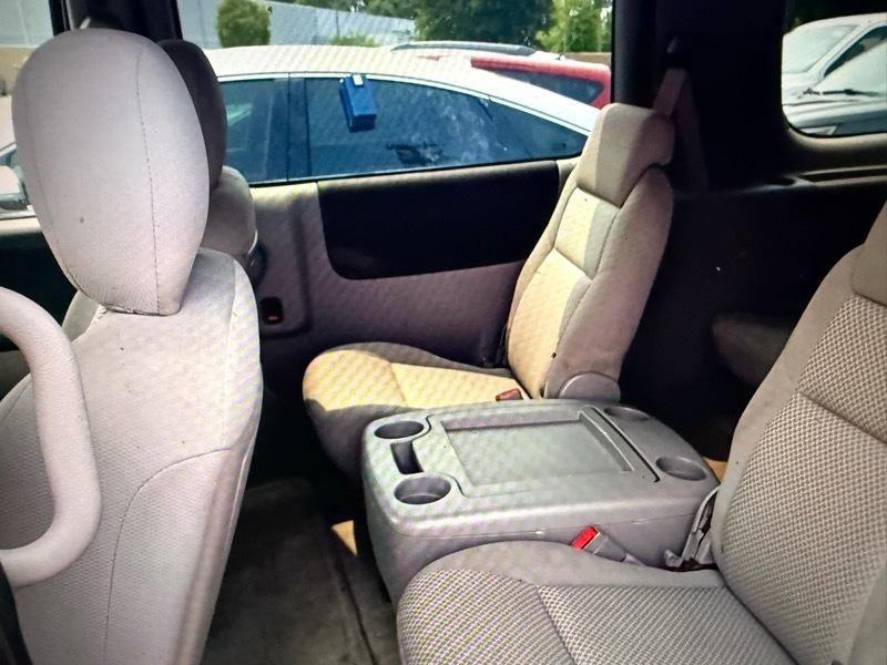 Used 2005 Pontiac Montana SV6 FWD image 4