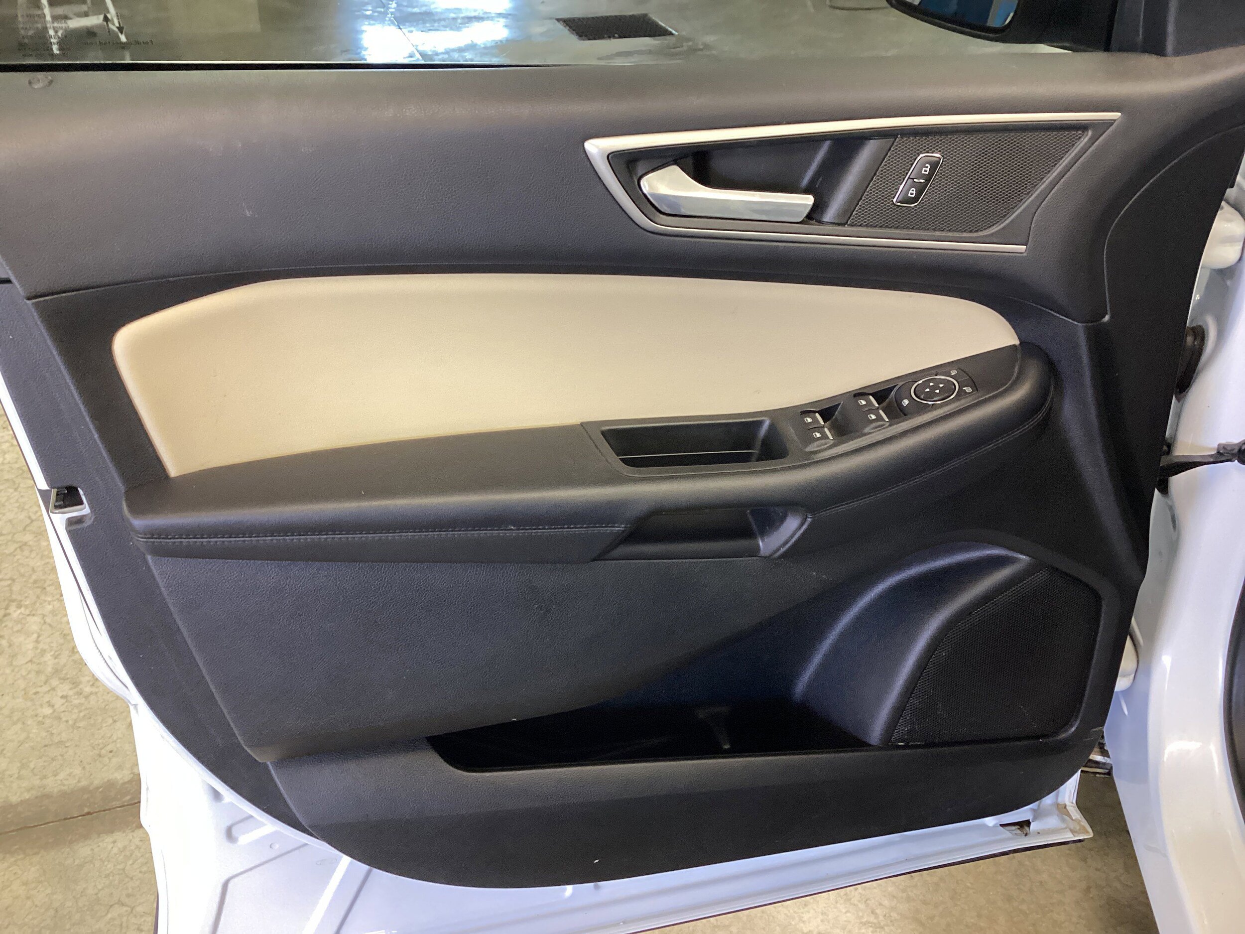 Used 2022 Ford Edge SEL image 13