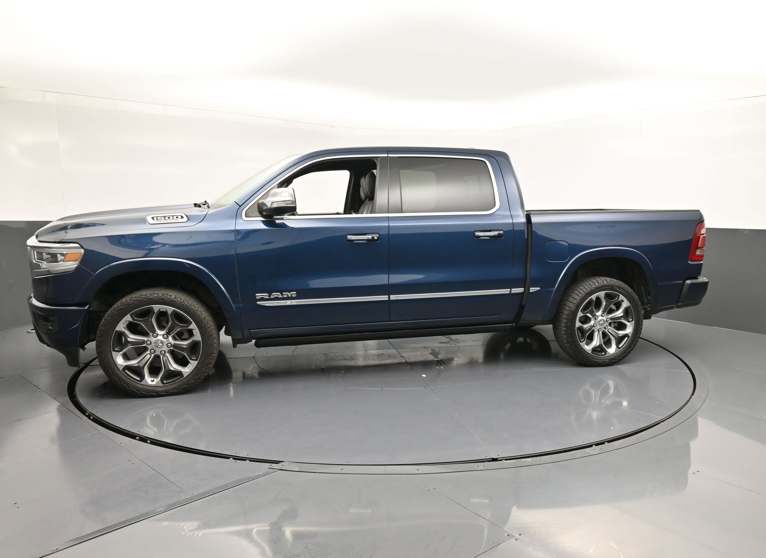 Used 2022 RAM 1500 Limited w/ Body Color Bumper Group image 5