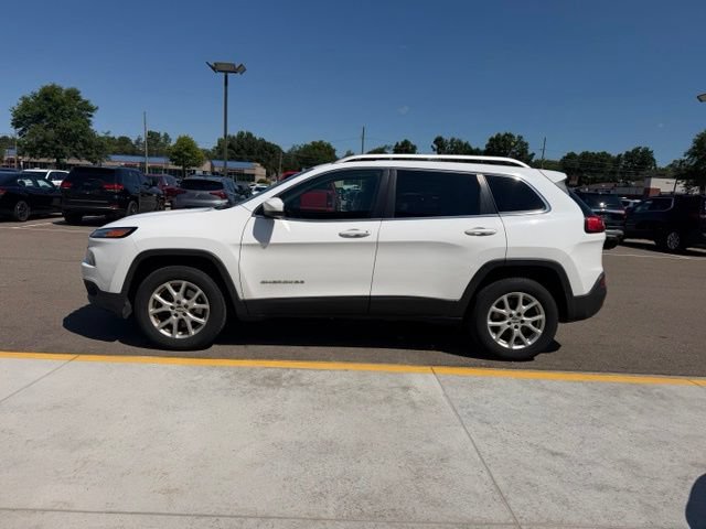 Used 2017 Jeep Cherokee Latitude w/ Cold Weather Group AWD/4WD image 12