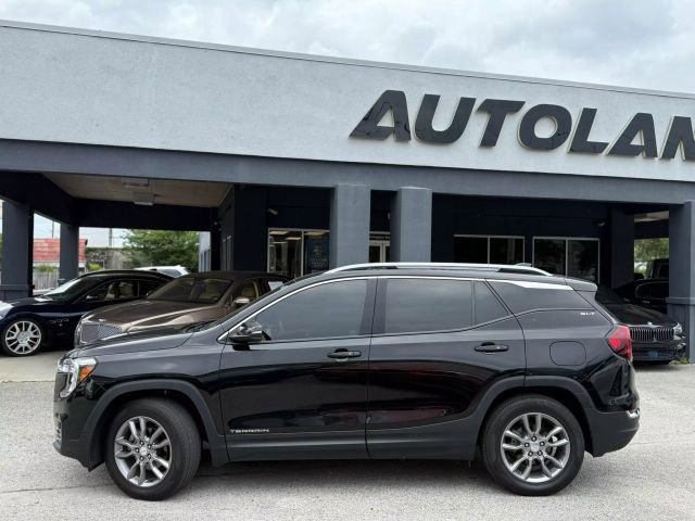 Used 2022 GMC Terrain SLT image 2