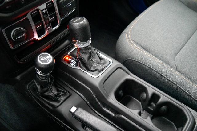 Used 2025 Jeep Gladiator Sport AWD/4WD image 16