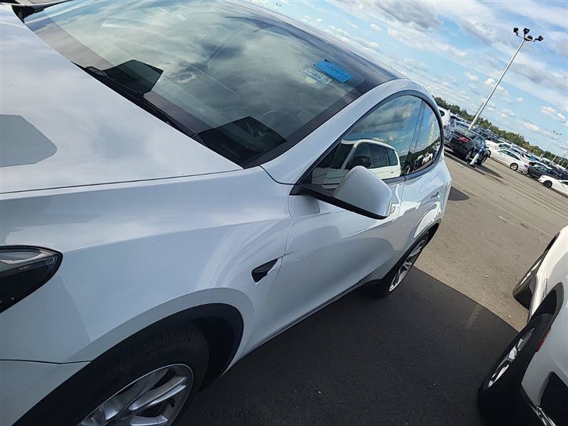 Used 2021 Tesla Model Y Long Range AWD/4WD image 3