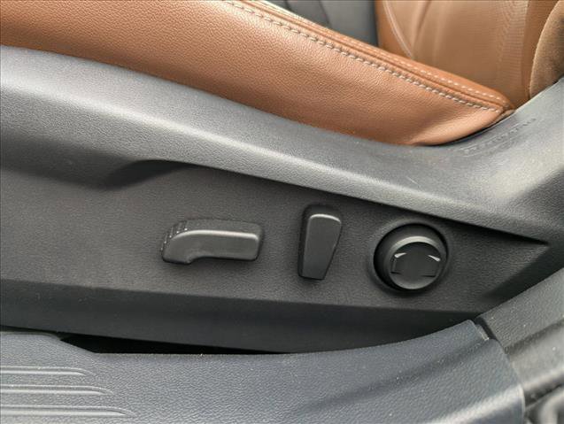 Used 2022 Subaru Outback Touring w/ Popular Package #2 image 8