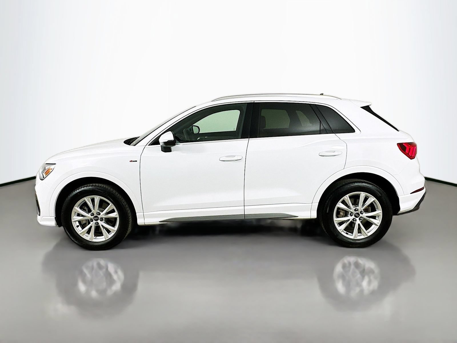 Used 2025 Audi Q3 2.0T Premium Plus w/ Premium Plus Package AWD/4WD image 8