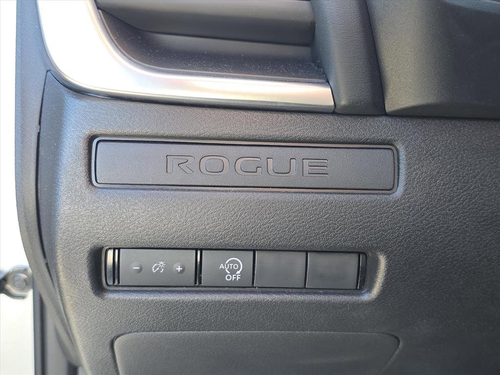 Used 2024 Nissan Rogue S image 23