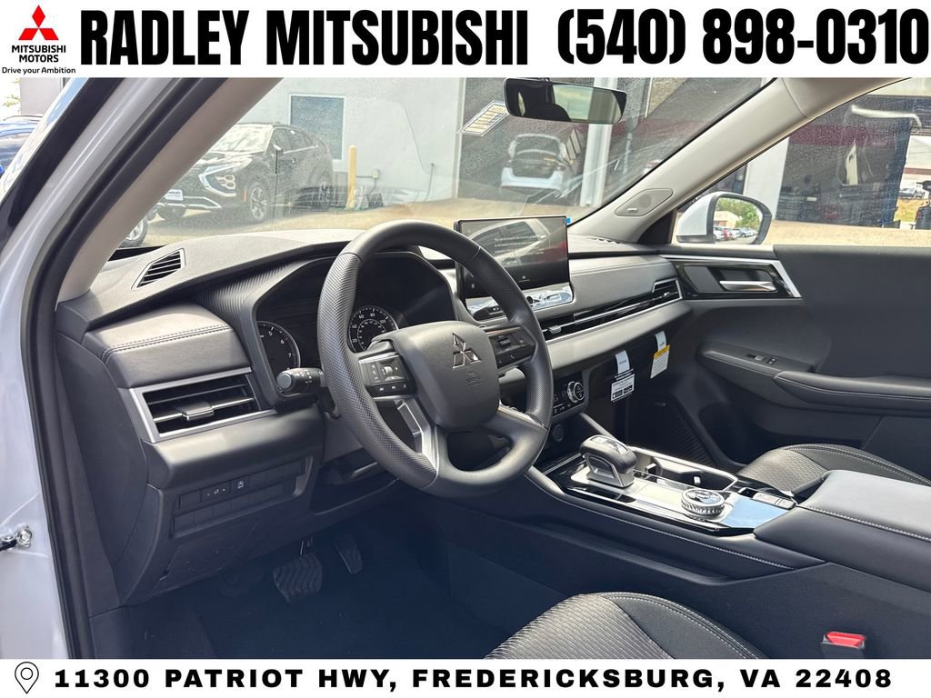 New 2026 Mitsubishi Outlander ES image 4