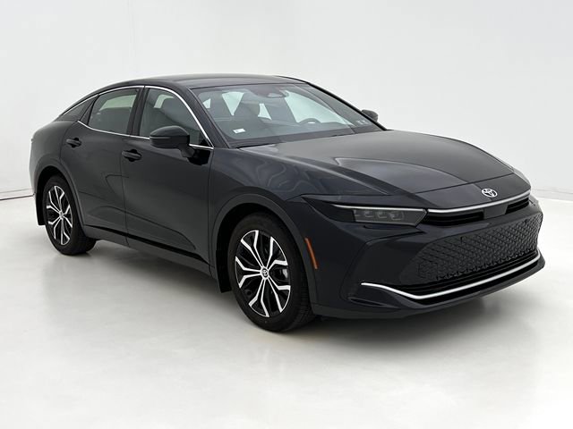 Used 2025 Toyota Crown Limited image 2