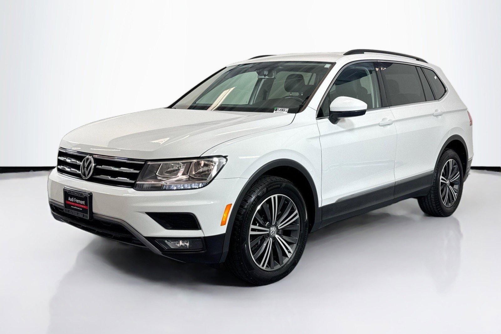 Used 2018 Volkswagen Tiguan SE w/ 18" Alloy Wheels Package