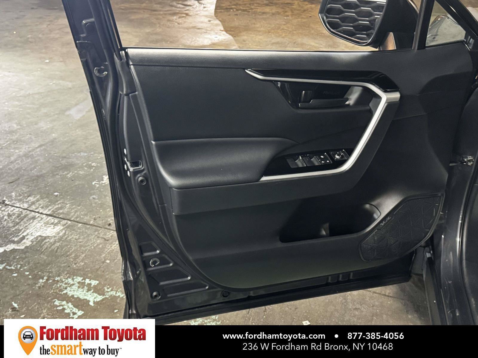 Used 2022 Toyota RAV4 LE AWD/4WD image 15