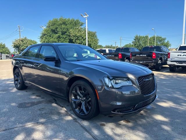 Used 2023 Chrysler 300 Touring w/ Sport Appearance Package RWD image 3