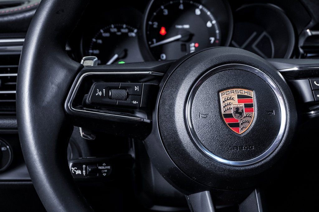 Certified 2025 Porsche Macan image 20