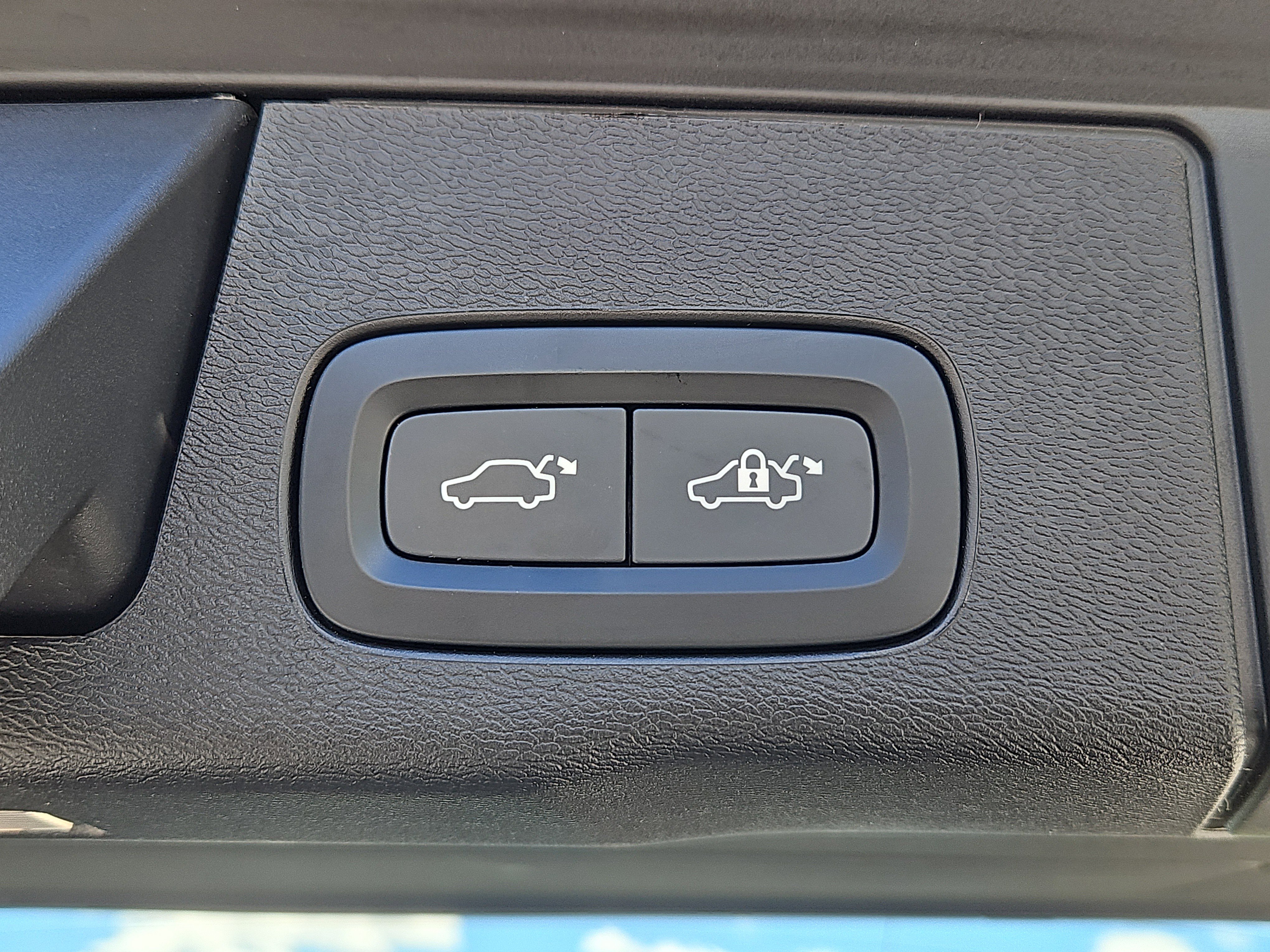Certified 2024 Volvo XC60 B5 Plus w/ Climate Package AWD/4WD image 15