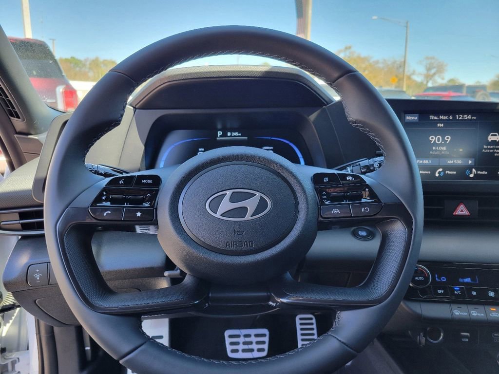 Used 2025 Hyundai Elantra Sport image 13