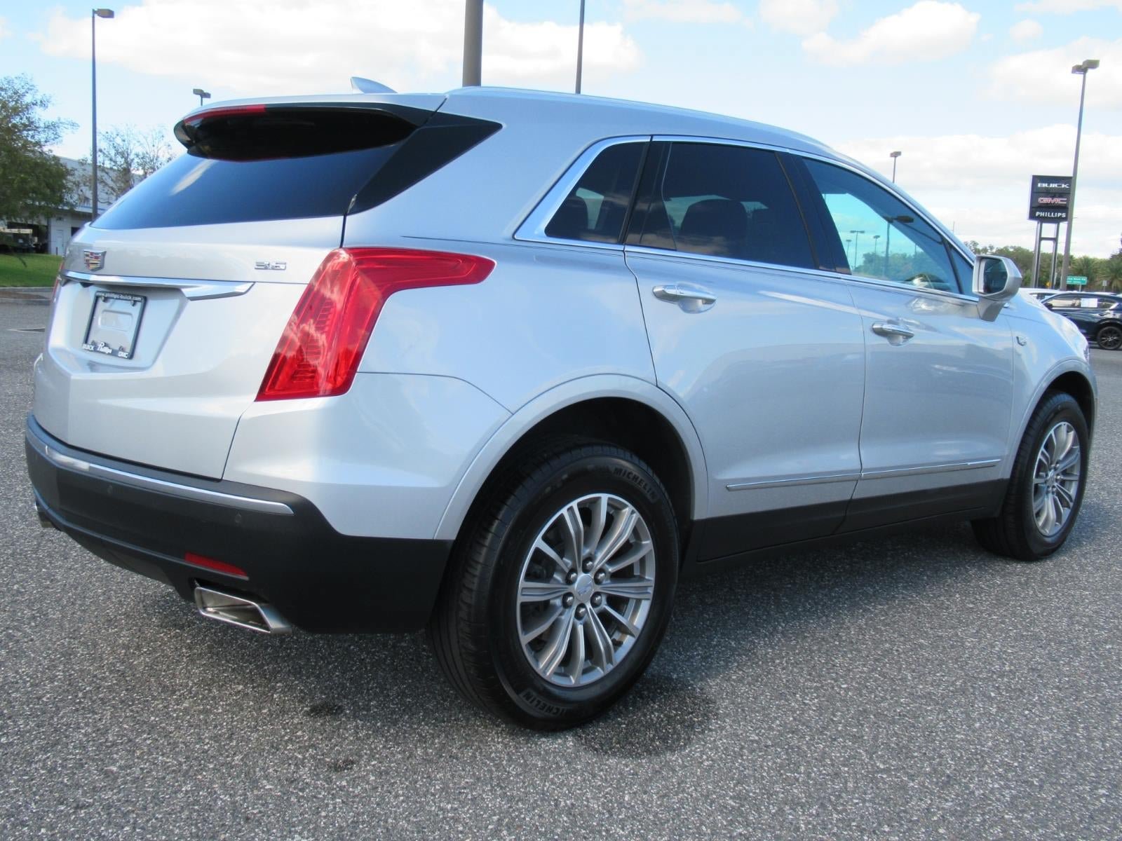Used 2017 Cadillac XT5 Luxury w/ Driver Awareness Package FWD image 6