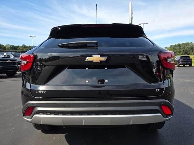 Used 2025 Chevrolet Trax LT w/ Driver Confidence Package FWD image 3