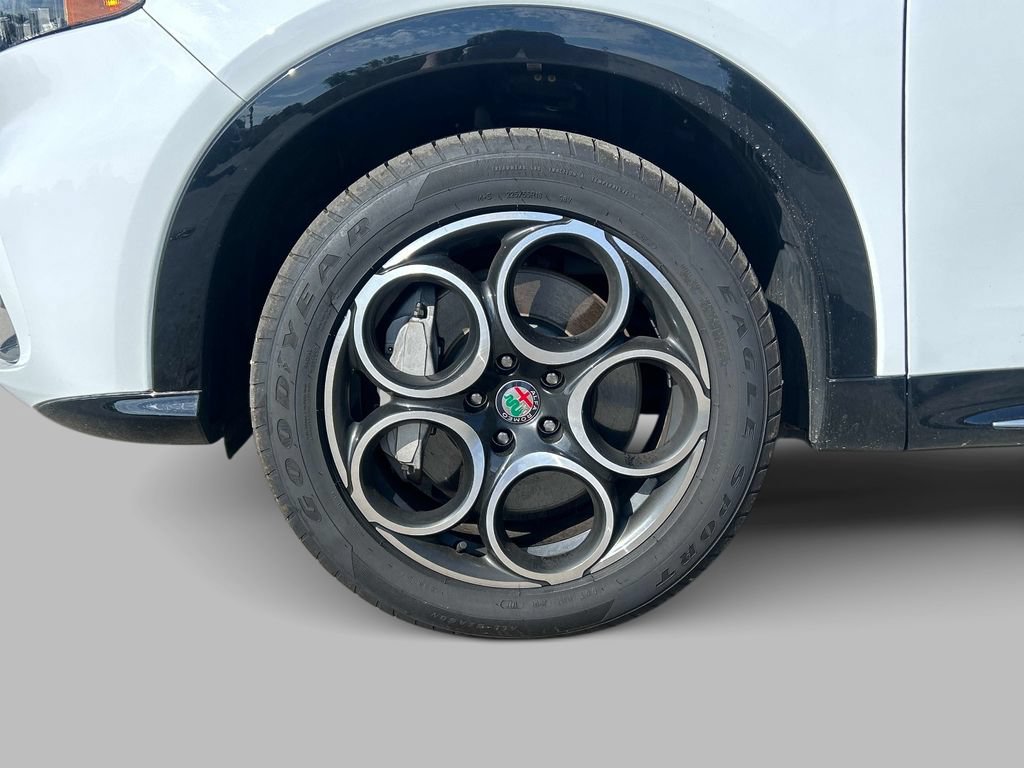 Used 2024 Alfa Romeo Tonale Ti w/ Premium Interior Package AWD/4WD image 9