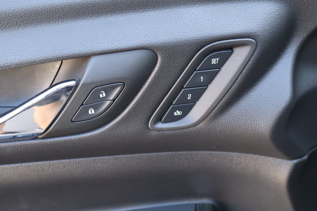 Used 2023 GMC Acadia SLT w/ Elevation Edition FWD image 23