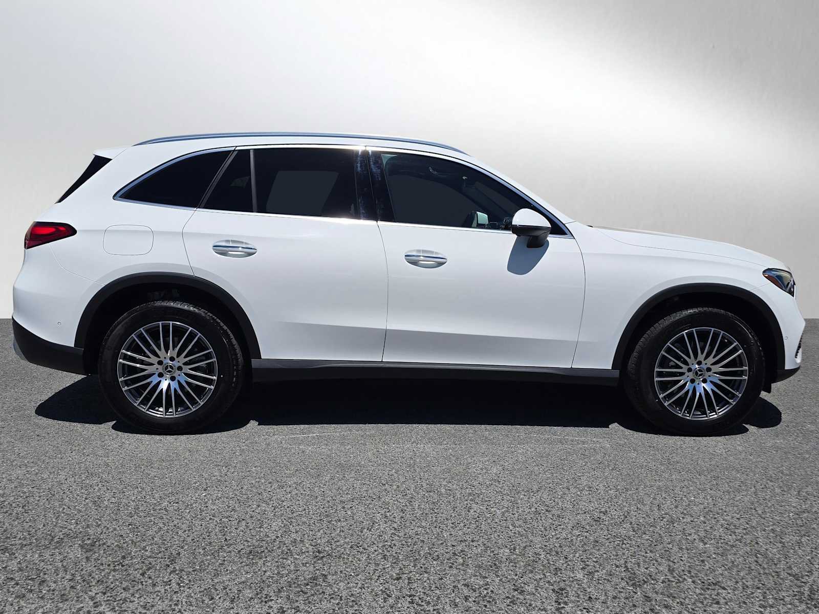 Used 2026 Mercedes-Benz GLC 300 4MATIC image 2