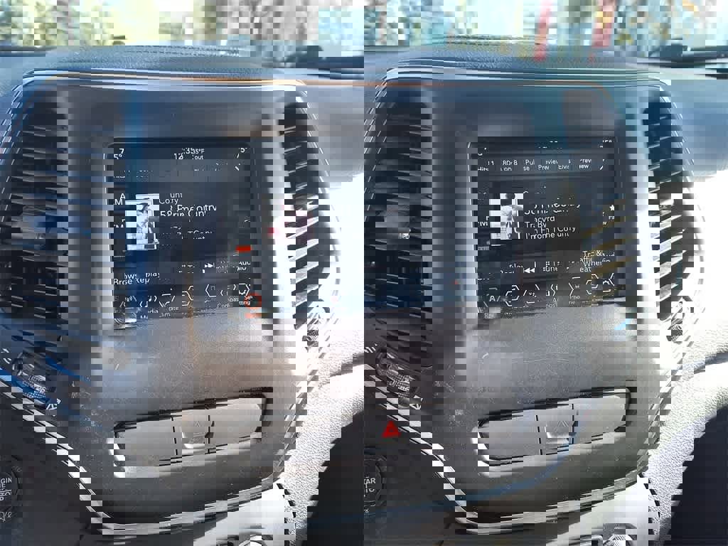 Used 2019 Jeep Cherokee Latitude Plus w/ Comfort/Convenience Group image 16