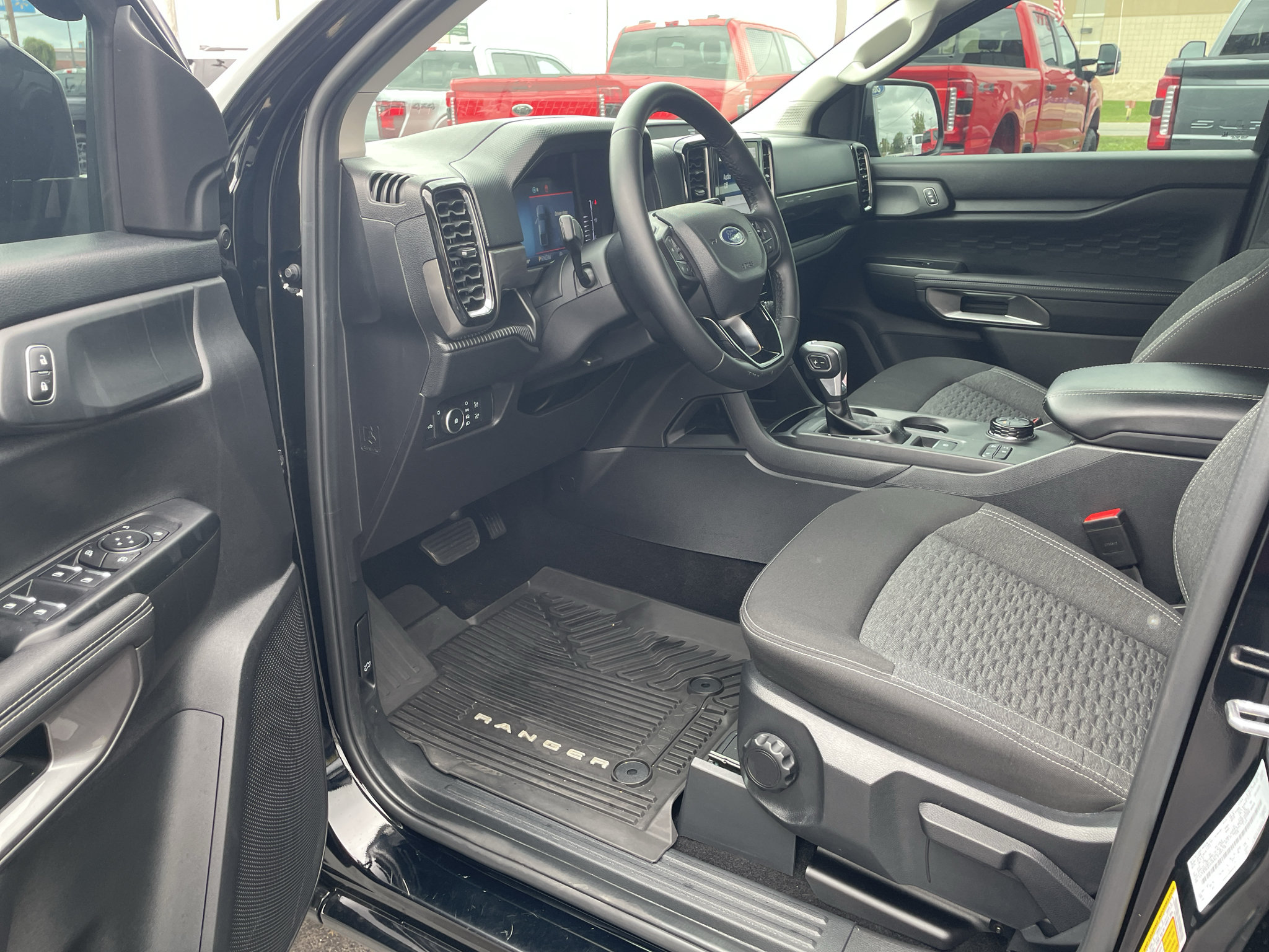 Used 2025 Ford Ranger XLT w/ Chrome Accent Package AWD/4WD image 9