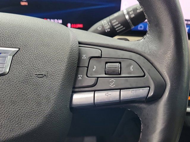 Used 2024 Cadillac XT4 Luxury w/ Cold Weather Package FWD image 27