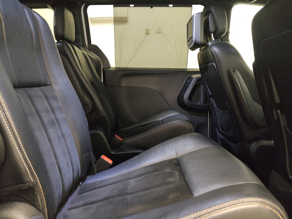 Used 2017 Dodge Grand Caravan SXT w/ Driver Convenience Group FWD image 19