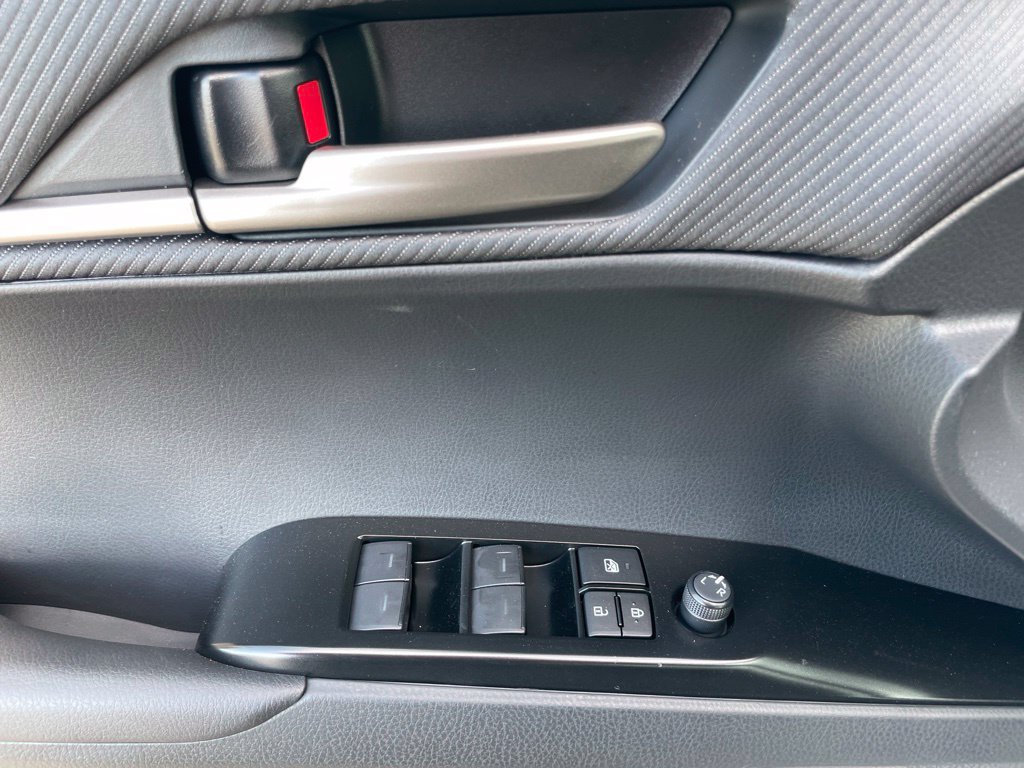 New 2026 Toyota Camry Hybrid FWD image 17