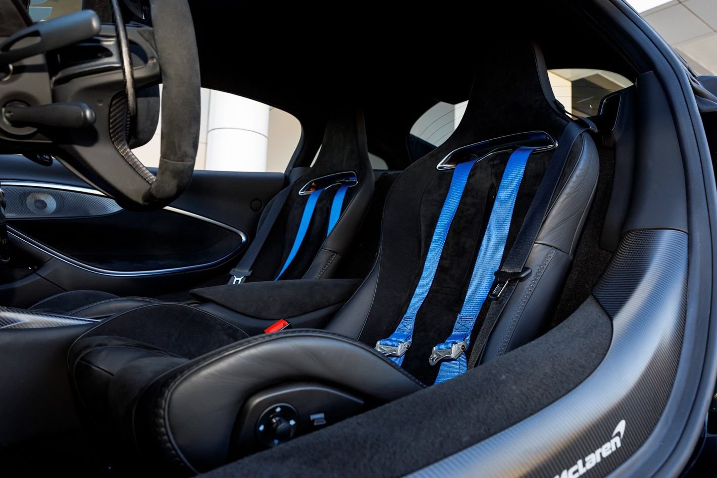 Used 2023 McLaren Artura RWD image 41