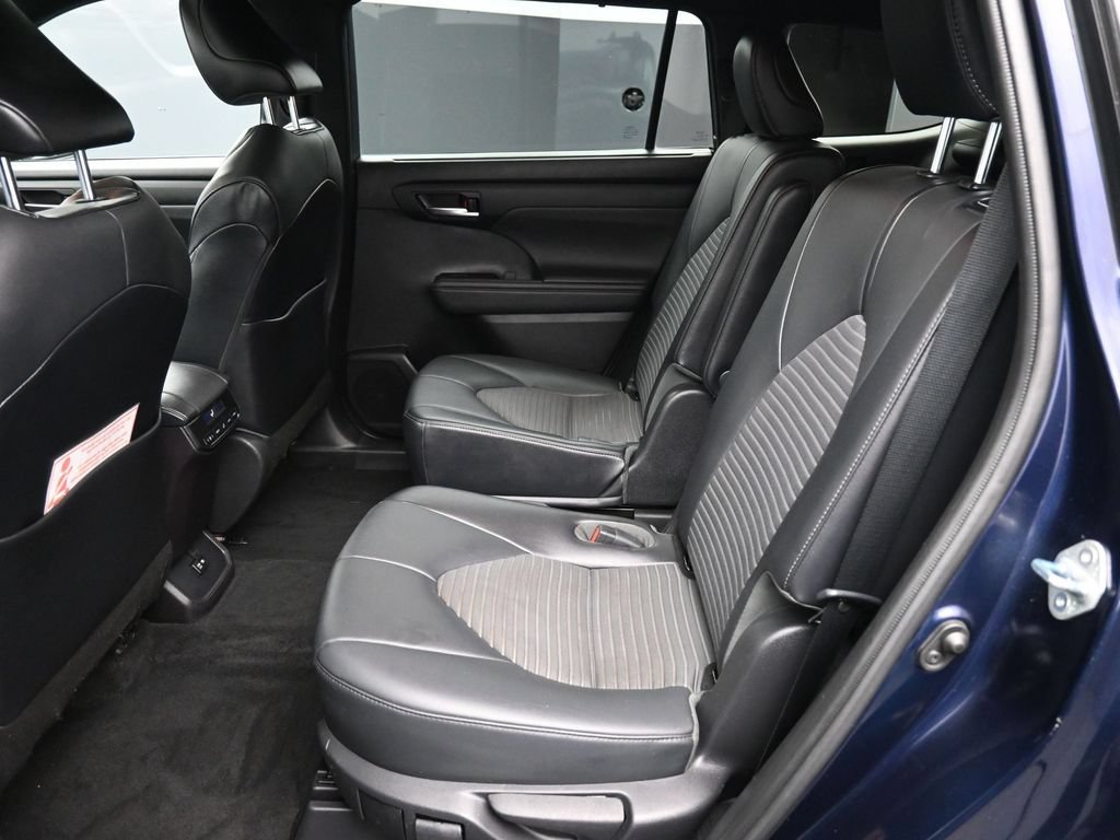 Used 2021 Toyota Highlander XSE AWD/4WD image 22