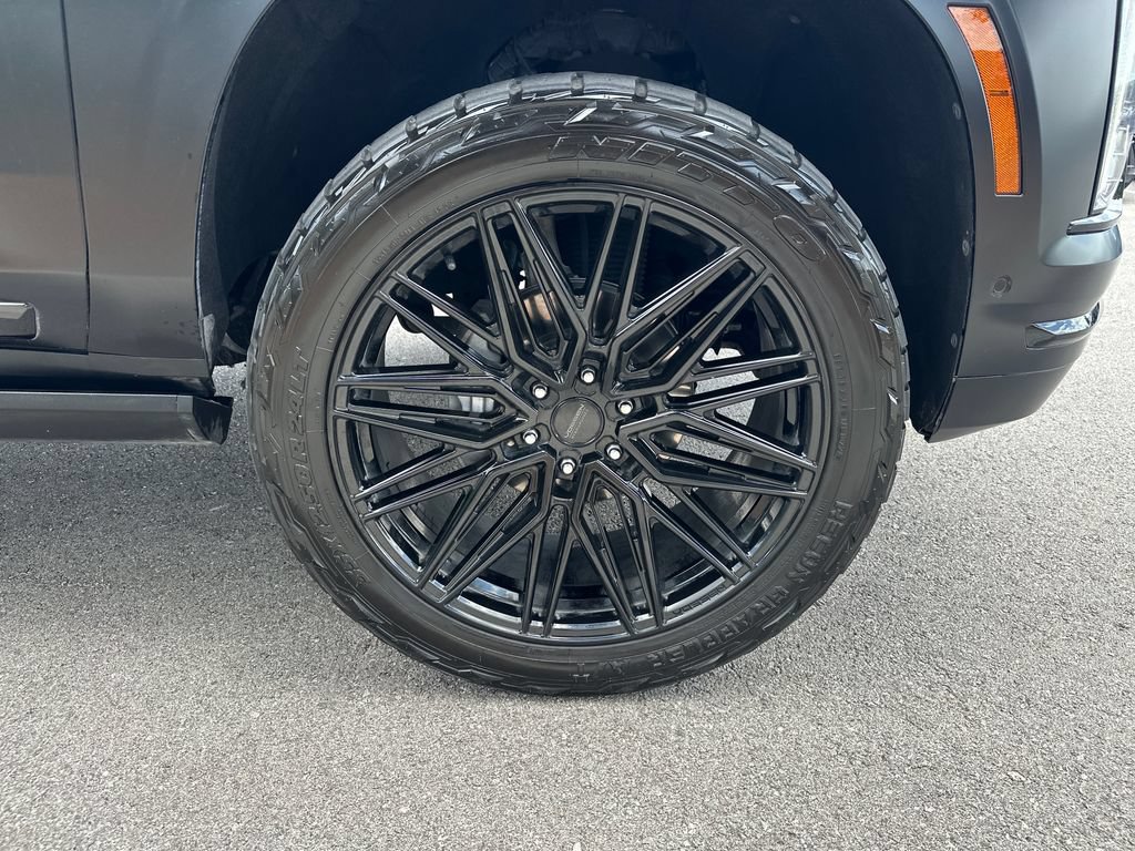 Used 2025 Cadillac Escalade Premium Luxury Platinum w/ LPO, Floor Liner Package AWD/4WD image 16