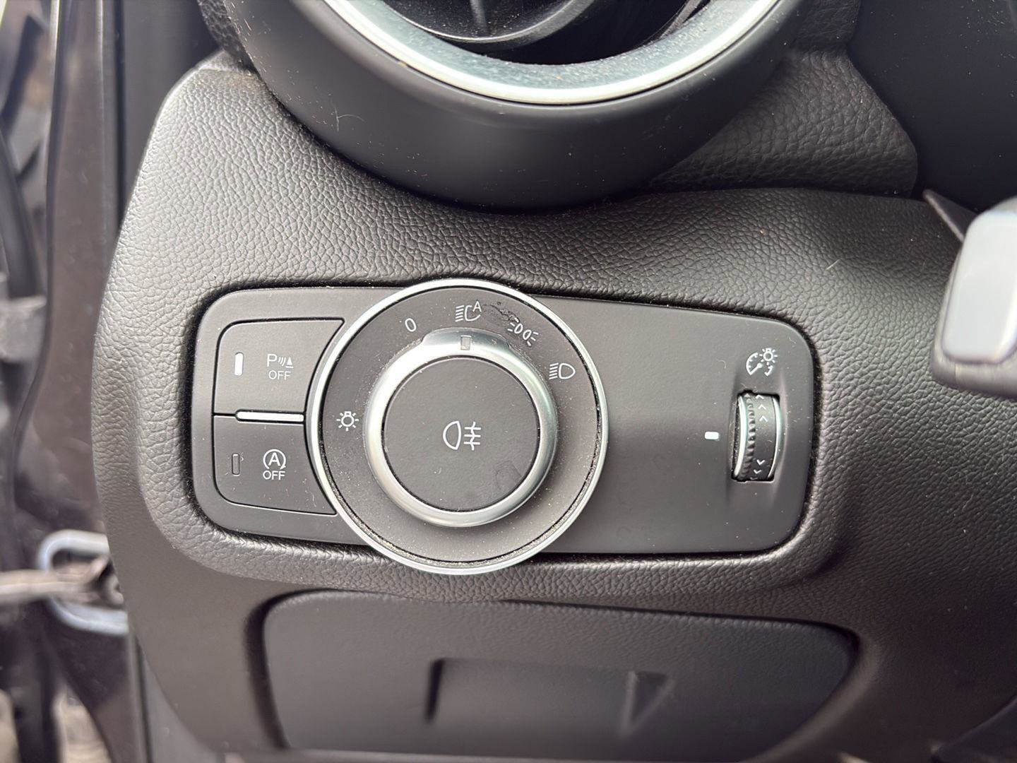 Used 2019 Alfa Romeo Giulia AWD image 30