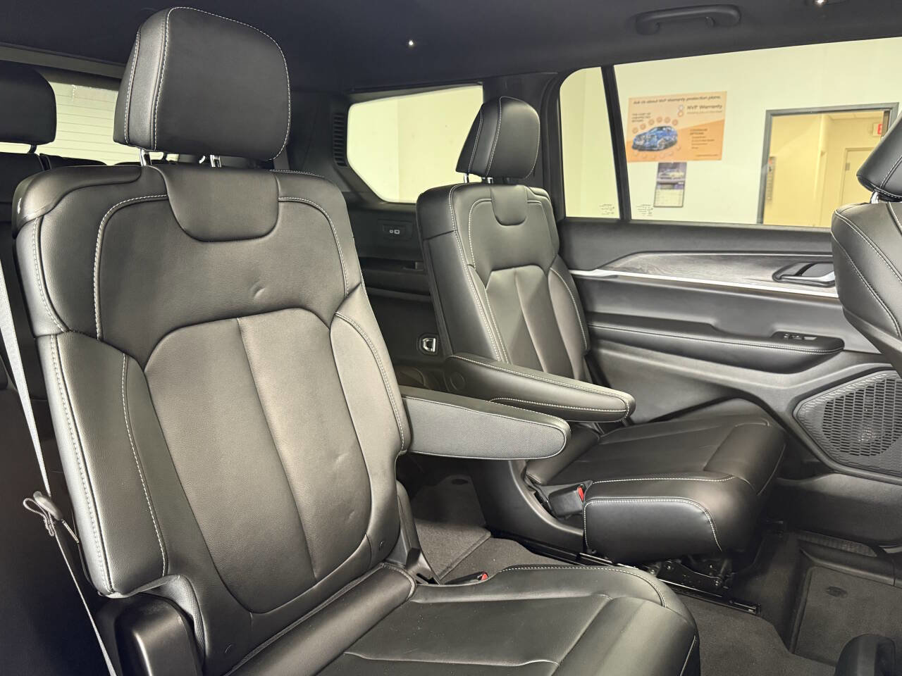 Used 2025 Jeep Grand Cherokee L Limited image 18