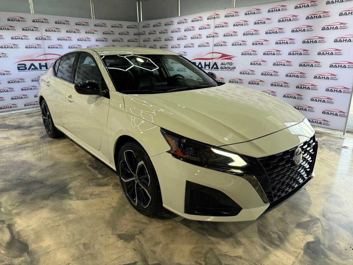 Used 2025 Nissan Altima 2.5 SR FWD image 5