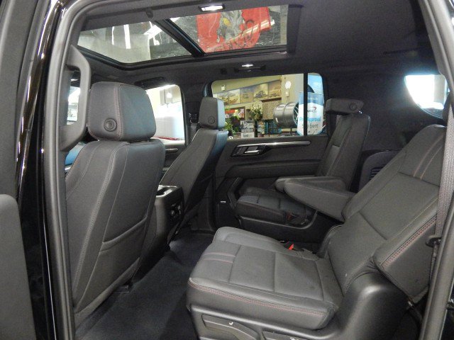 Used 2025 Chevrolet Suburban RST w/ Comfort Package image 34