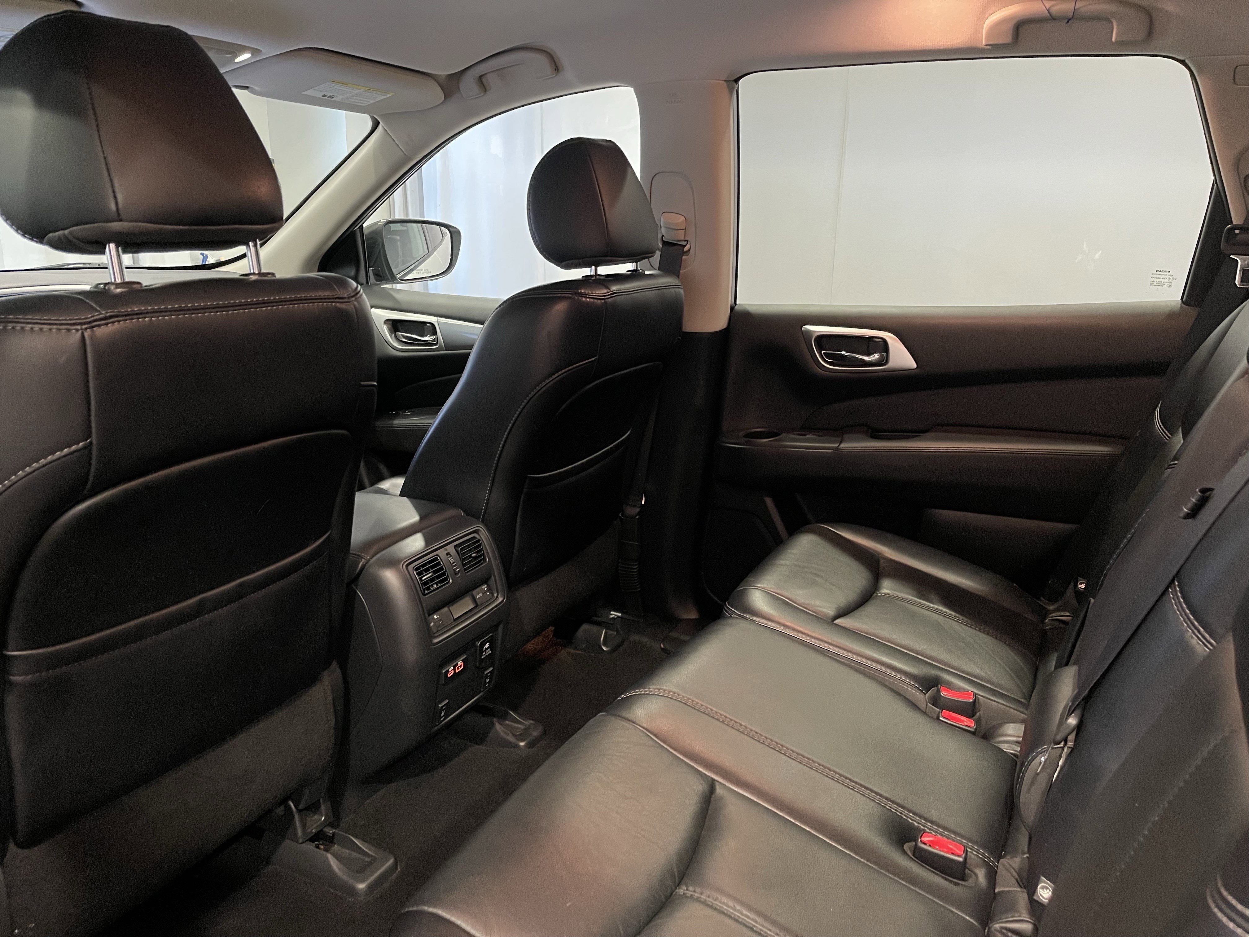 Used 2020 Nissan Pathfinder SL image 23