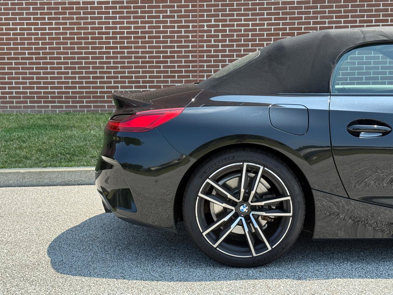 Used 2019 BMW Z4 sDrive30i w/ M Sport Package RWD image 16