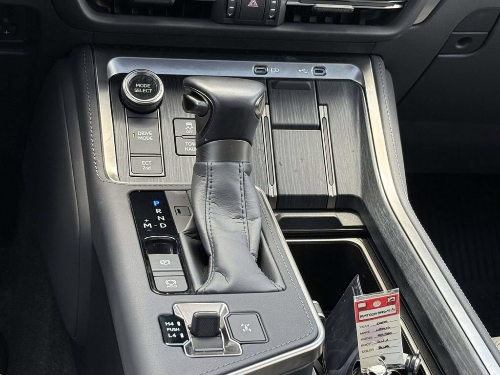 Used 2025 Lexus GX 550 w/ Accessory Package (2T) AWD/4WD image 19