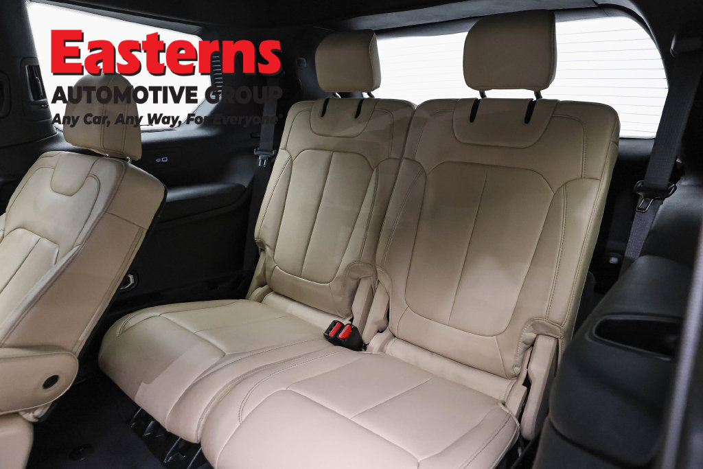 Used 2023 Jeep Grand Cherokee L Limited AWD/4WD image 29