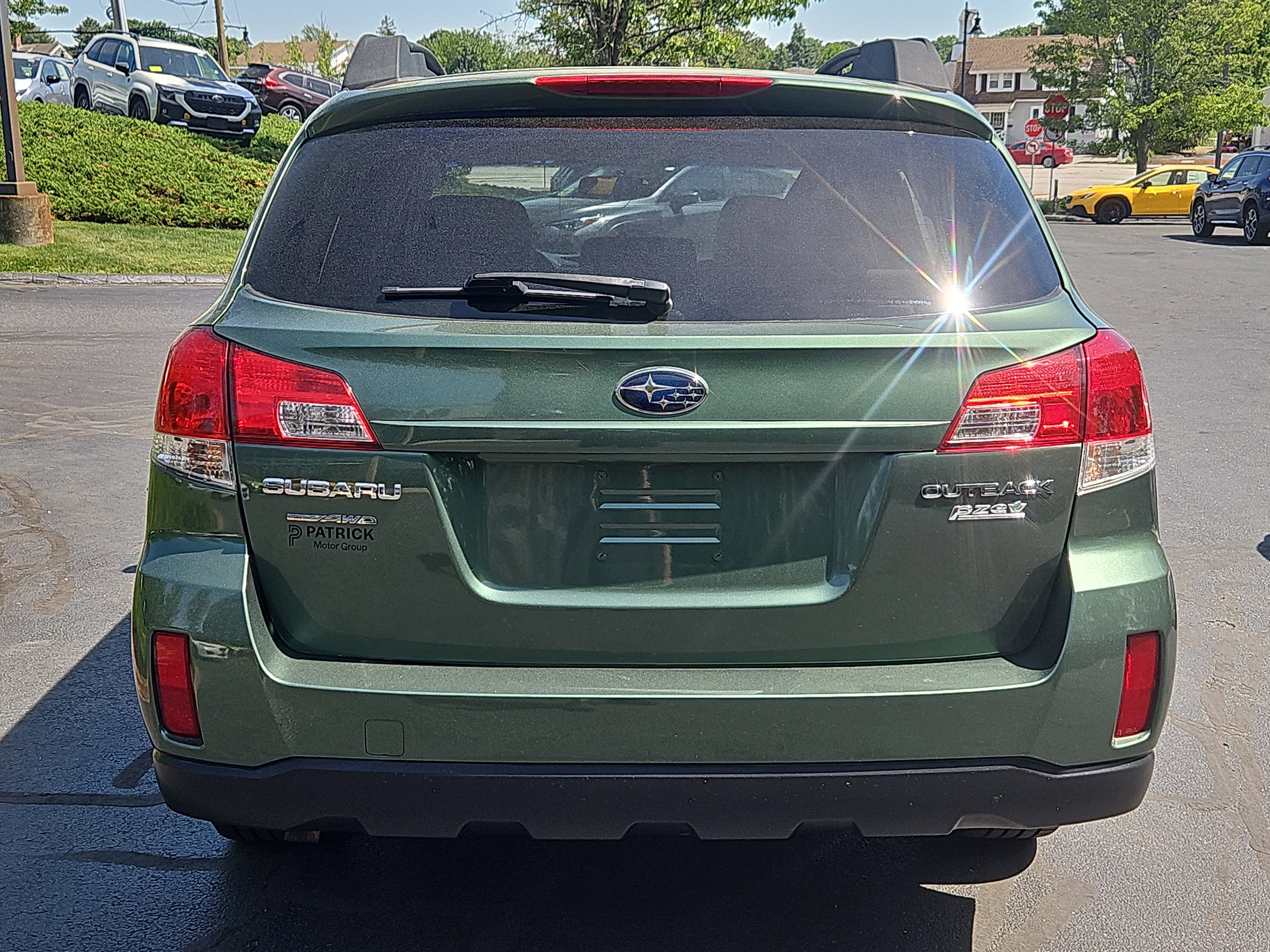 Used 2011 Subaru Outback 2.5i Premium w/ All-Weather Pkg AWD/4WD image 22