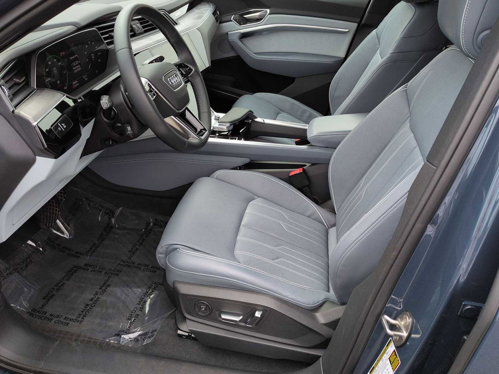 Used 2023 Audi e-tron Prestige w/ Prestige Package image 17