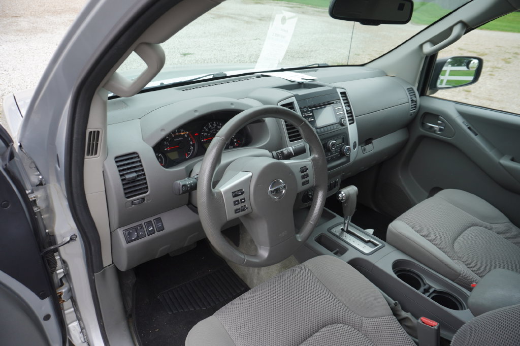 Used 2014 Nissan Frontier SV w/ SV Value Truck Package AWD/4WD image 3