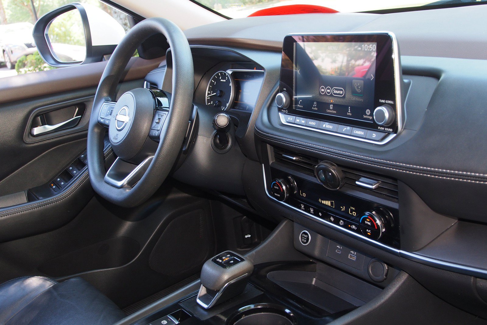 Used 2023 Nissan Rogue SV FWD image 10