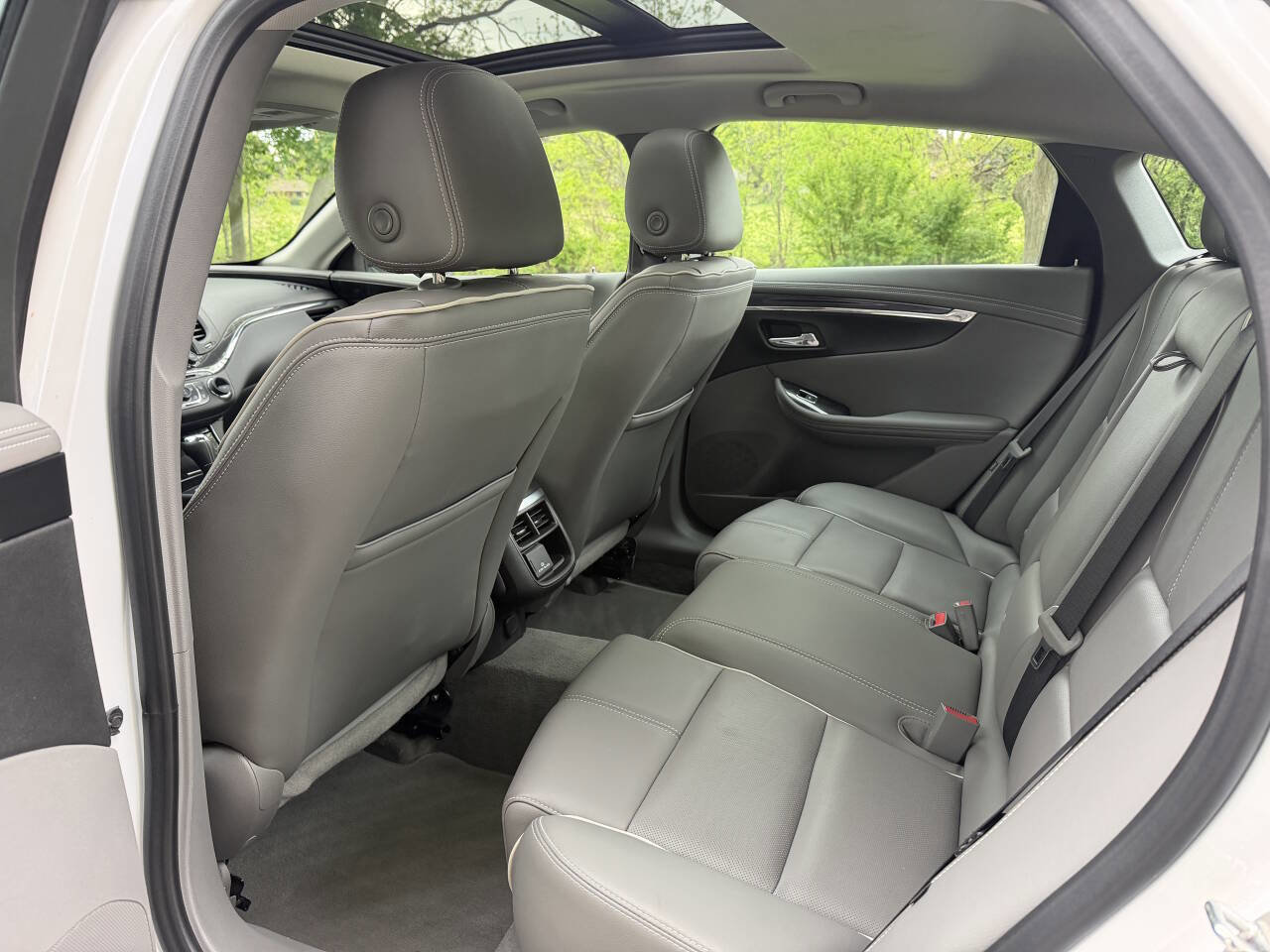 Used 2017 Chevrolet Impala Premier w/ Enhanced Convenience Package FWD image 11