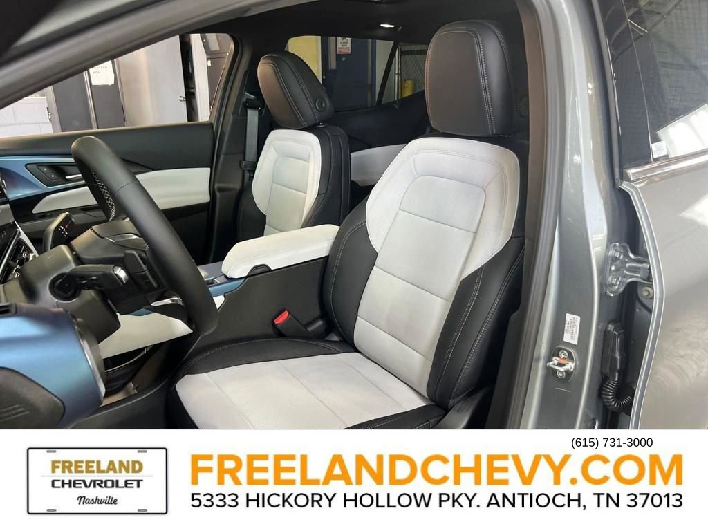 New 2025 Chevrolet Equinox EV LT w/ Convenience Package II image 18