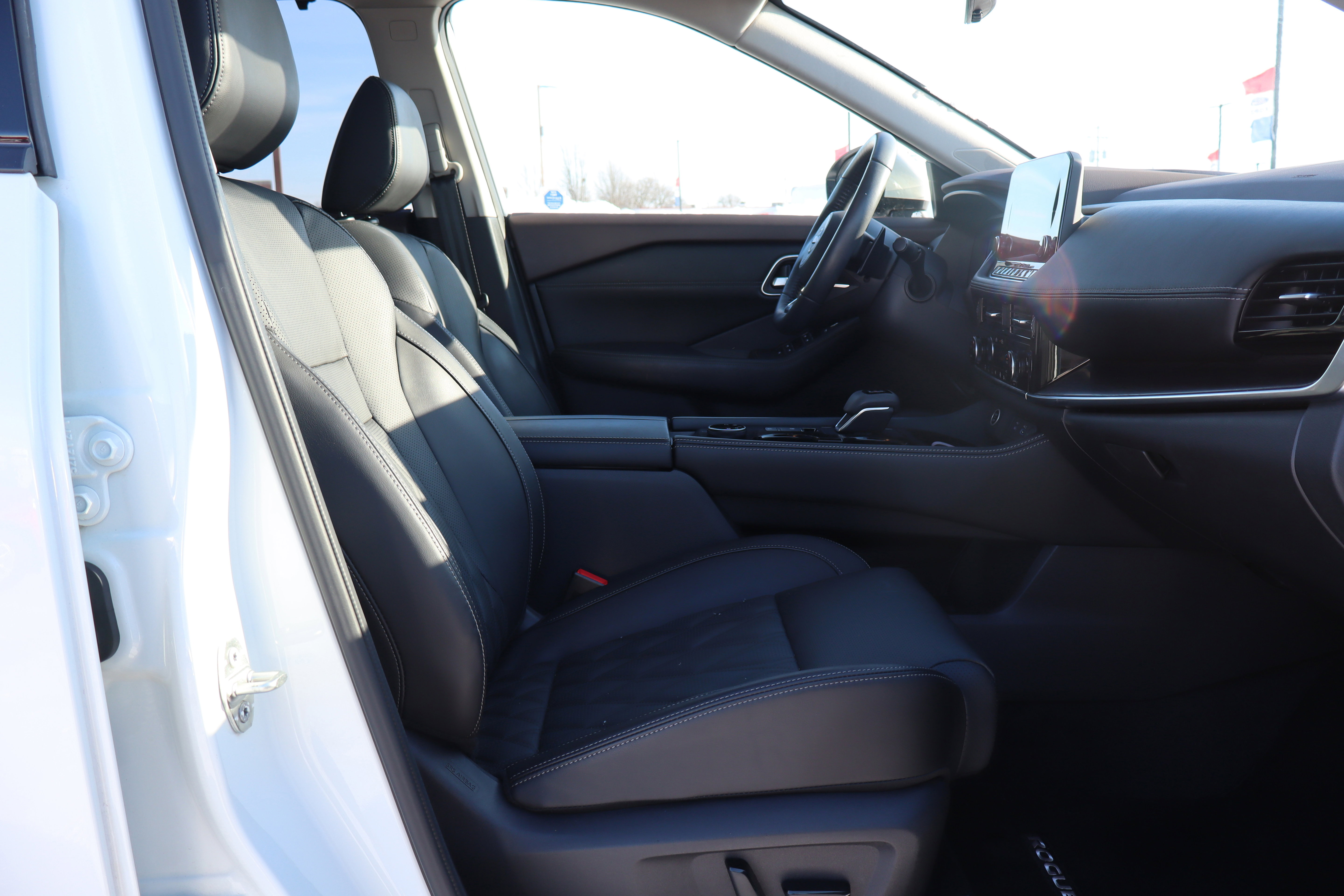 Used 2023 Nissan Rogue Platinum w/ Platinum Premium Package image 13