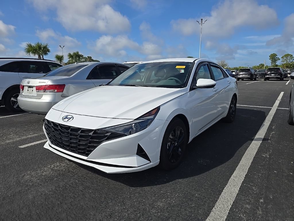 Used 2023 Hyundai Elantra Blue image 3