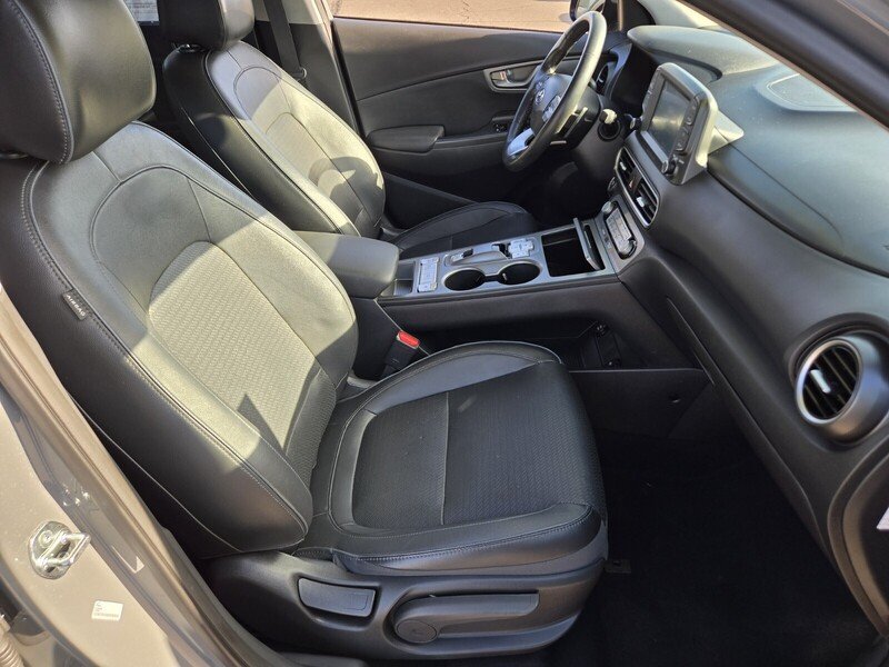 Used 2021 Hyundai Kona Limited w/ Cargo Package FWD image 15