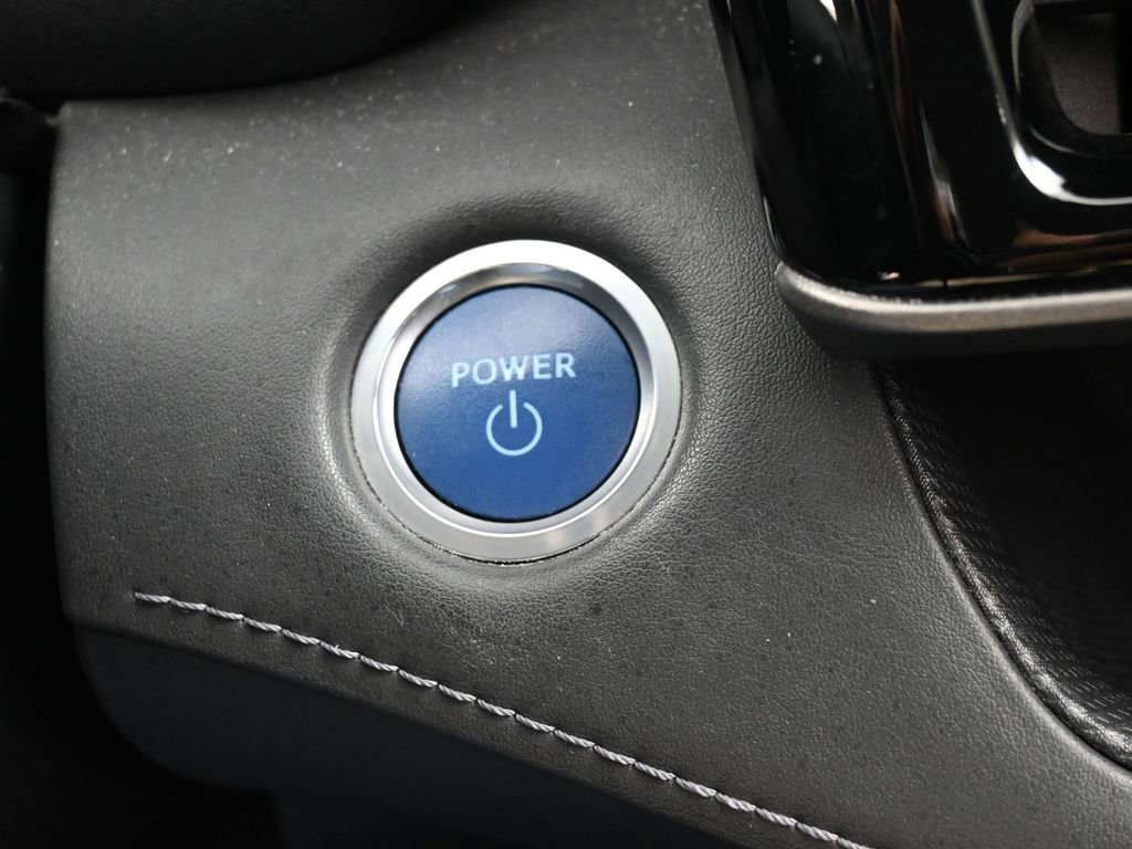 Used 2021 Toyota Highlander XLE FWD image 25